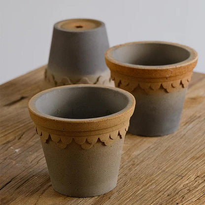 6-inch brown clover-style clay pots with drainage and decorative scalloped edges. Great for indoor houseplants and adding a touch of style.