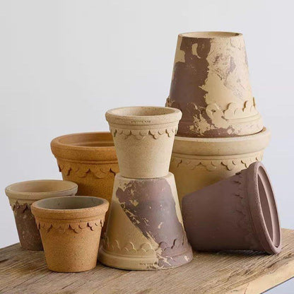 Clover-style terracotta pots in various sizes (6, 8, 9, and 10 inches), including large pots, ideal for displaying plants and enhancing decor.